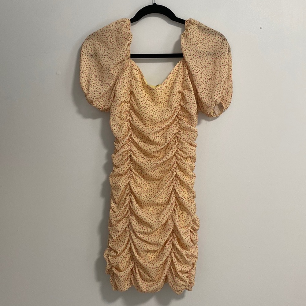 Cute floral yellow dress. Size xs like new